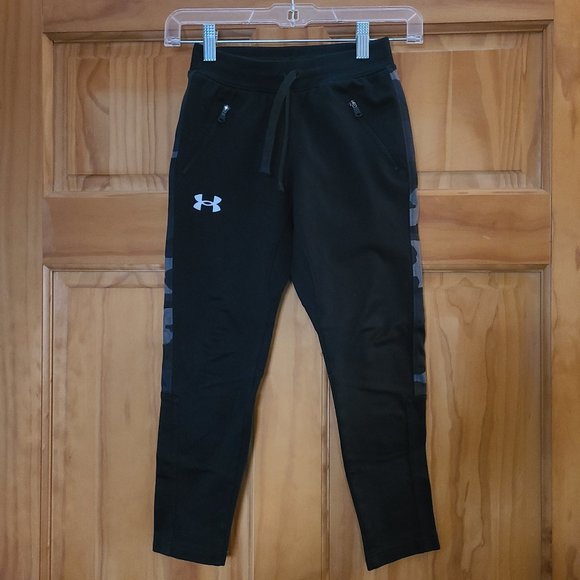 Under Armour Other - Boys Under Armour Loose Black/Camo Jogger Pants